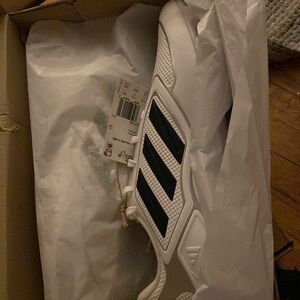 Women’s softball cleats brand new